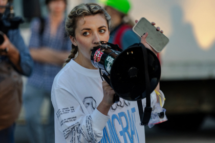 Establishment Democrats fend off far-left influencer in primary to succeed Rep Jan Schakowsky