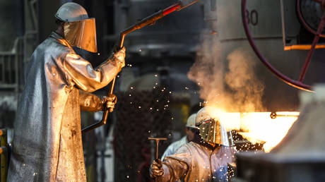 Eurozone manufacturing slumps  S&P