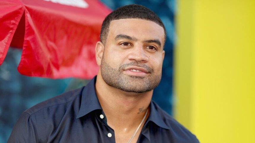 Ex-NFL star predicts streaming giants will team up for bundles as league rights become 'so damn expensive'