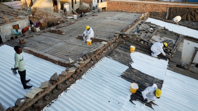 Indian slums get 'cool roofs' to combat extreme heat