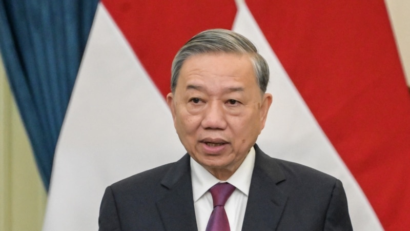 Vietnam, Singapore agree to boost ties, cooperation on subsea cables