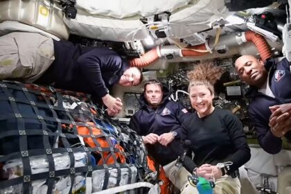 Artemis II crew closes in on Earth as mission ends with Pacific splashdown and more top headlines