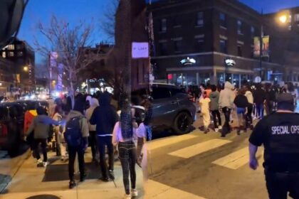 Video shows teens take over Chicago streets as mayor warns of trends that can turn deadly