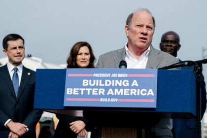 Former Detroit mayor blows governors race wide open in surprise move