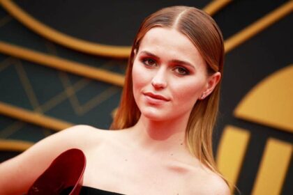Mallory Edens sizzles on the beach while ex Aaron Rodgers eyes a return, X-Files' hantavirus warning & aliens!