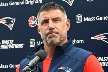 Mike Vrabel's relationship with Dianna Russini turns Patriots' Mother's Day post into a trolling frenzy