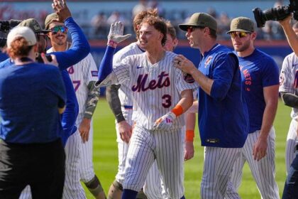 Yankees infielders collide, allowing Mets to score game-winning run in dramatic comeback