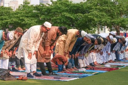 California lawmakers' push to make Muslim holy days state holidays sparks debate over school neutrality