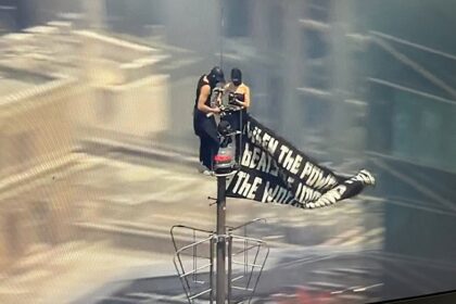 Empire State Building security under scrutiny after climbers' stunt, tourist reveals possible access point