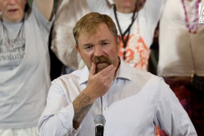 Former Obama aides say Platner should step aside, was dishonest about his past