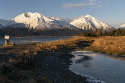 Charter plane with 8 aboard crashes near remote radar site in western Alaska