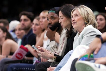 Hillary Clinton appears mesmerized by WNBA team's dancing elephant mascot