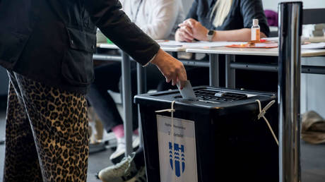 Icelanders give cold shoulder to EU-s ‘bureaucrats and warmongering- (VIDEO)
