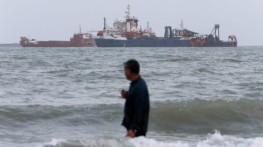 Inside the dangerous US mission that cleared Irans mines from Hormuz shipping lanes
