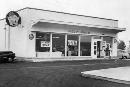 Shoppers are going hog wild for Piggly Wiggly's retro pig merchandise
