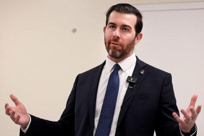 Socialist in Trump country gives Karl Marx vision thumbs-up before ducking key tax question