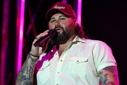 Viral video captures Koe Wetzel bringing young fan on stage after spotting issue in the crowd at his concert