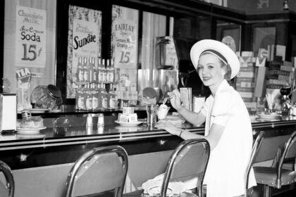 Before McDonald's and Starbucks, Americans packed these once-beloved lunch counters
